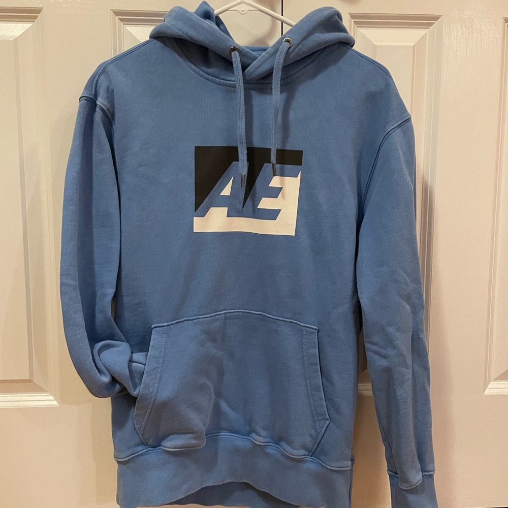 American Eagle Sweatshirt/hoodie. Adult size medium. Color Sky blue.